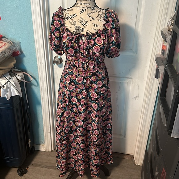 Maxi dress fits small to medium (floral design) with padded bra - Picture 3 of 3